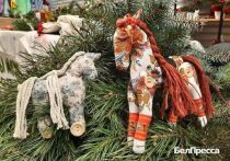 Татьяна Макеева создает изделия в технике макраме, а также вяжет крючком
