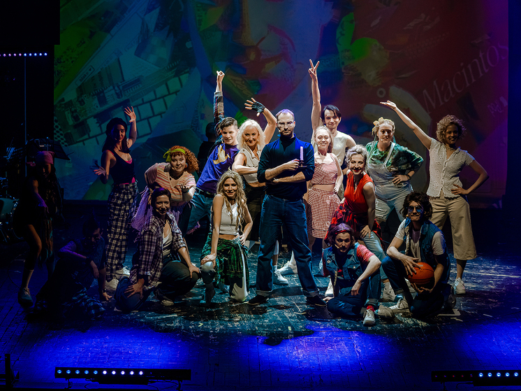 Театр Розовского поставил поэтический мюзикл о Стиве Джобсе и эпохе потребления