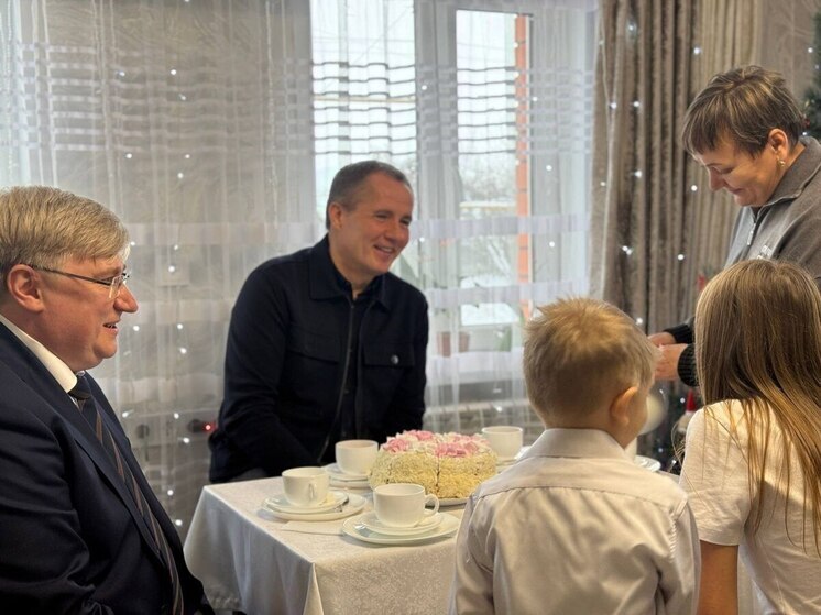 Вячеслав Гладков заехал в гости к семье мобилизованного белгородца