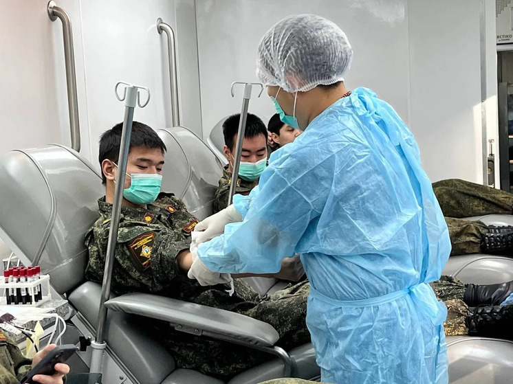 Курсанты военного учебного центра КалмГУ приняли участие в донорской акции