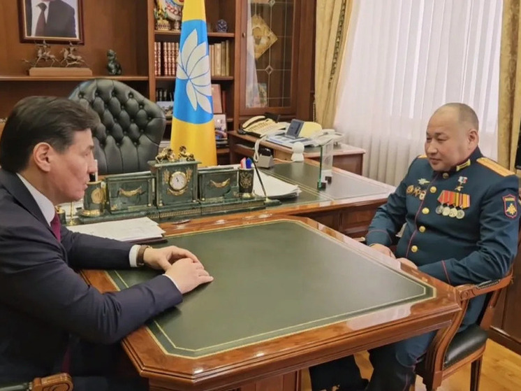 Глава Калмыкии провел встречу с Героем России Нараном Очир-Горяевым