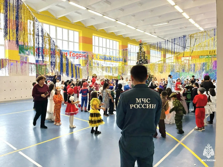 Калмыцкие огнеборцы обеспечивают пожарную безопасность детских новогодних утренников