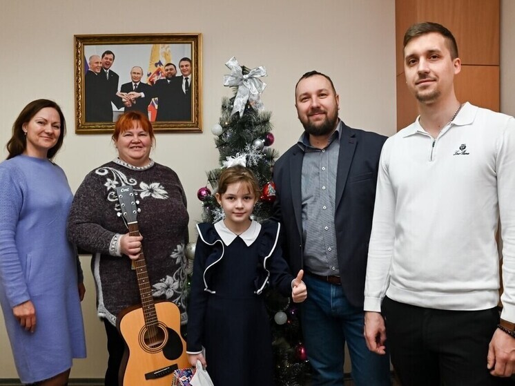 Проректоры Мелитопольского вуза исполнили новогоднюю мечту девочки