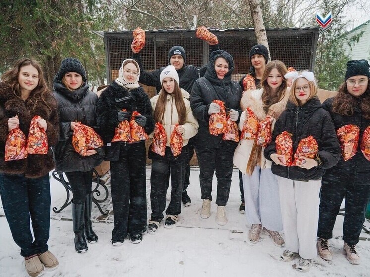 Волонтёры поздравили с Новым годом воспитанников Мелитопольского реабилитационного центра