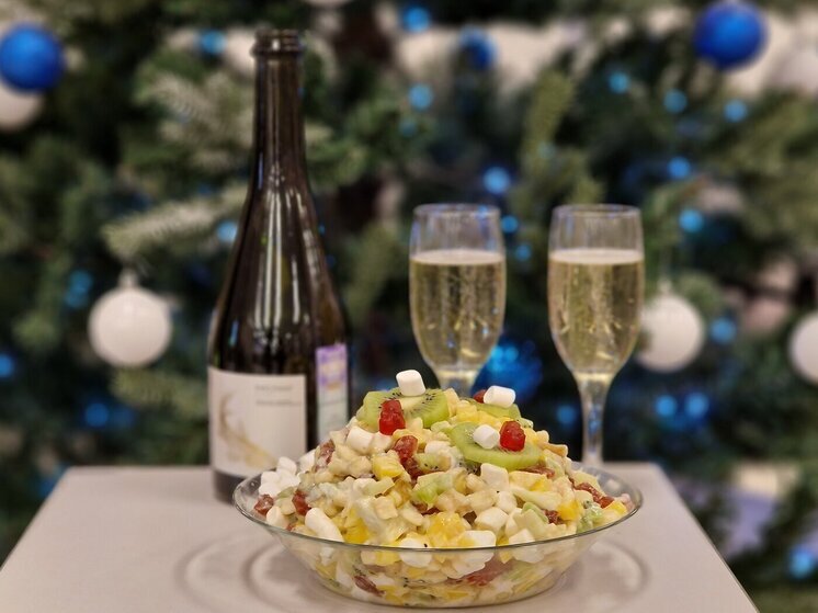 Врач Денисова: в новогоднюю ночь следует выпивать не более 200-300 миллилитров шампанского