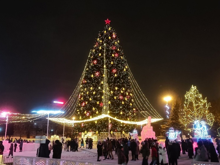 В Екатеринбурге начала работу главная новогодняя площадка