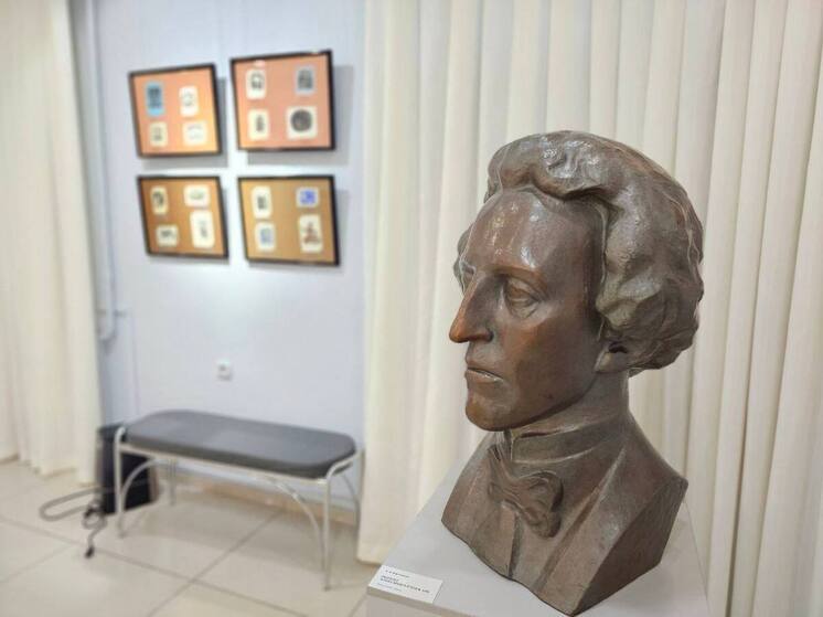 Новая выставка в Новом Уренгое познакомит северян с поэтами Серебряного века