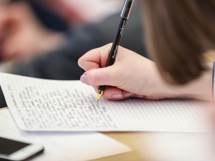 Гусев отметил тенденцию к замене англицизмов русскими аналогами