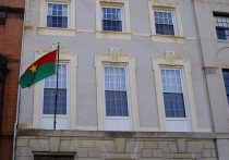 Еще две африканские страны - Буркина-Фасо и Мали - запрещают въезд гражданам США в ответ на решение Трампа об отказе в выдаче виз для жителей этих государств