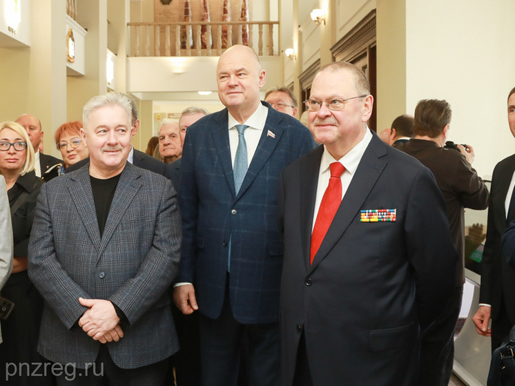 В правительстве Пензенской области открылась масштабная галерея «Земляки»