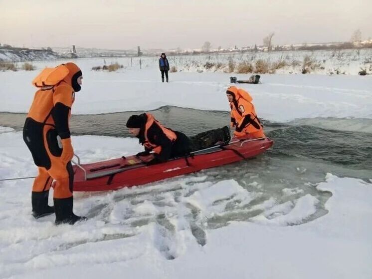 Спасатели Башкирии помогли оказавшимся в беде рыбакам