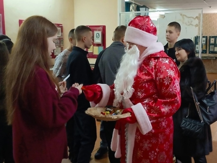 Школьники из Большого Труева окунулись в дворянский быт на новогодней программе в музее Радищева