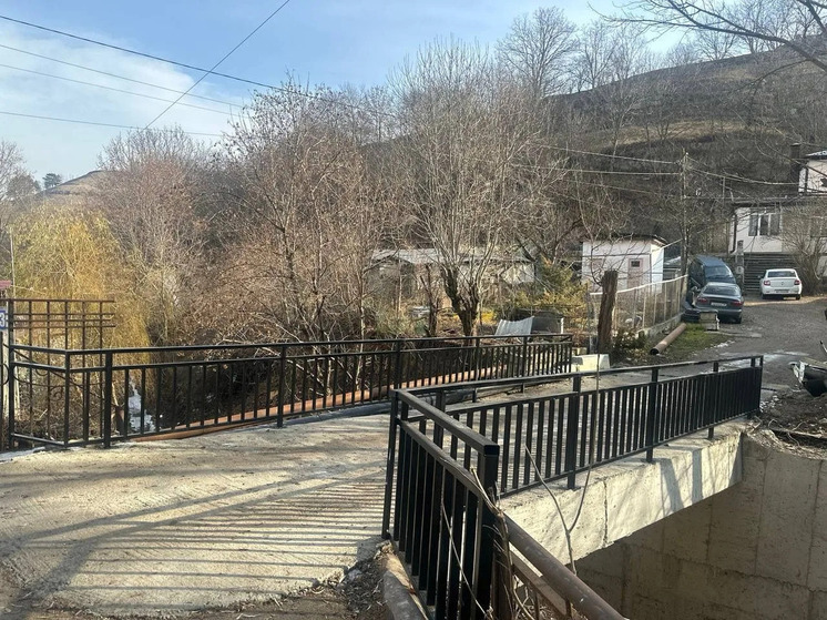 В Кисловодске восстановили пешеходный мост