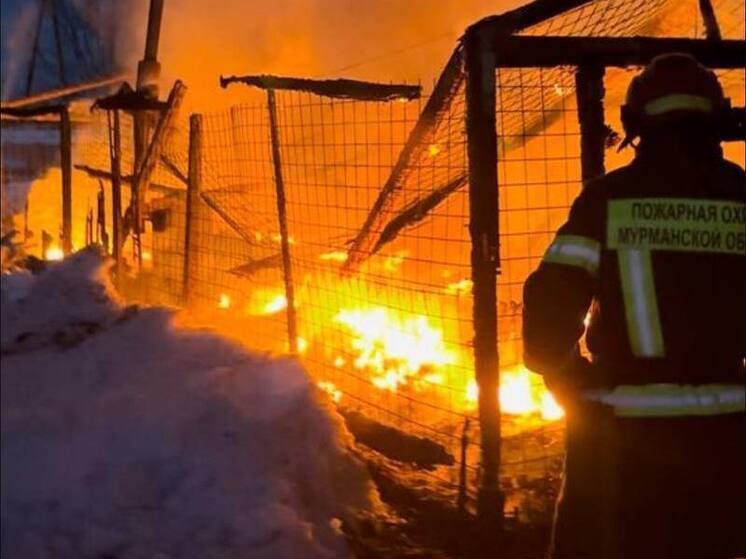 В Кандалакше сгорел гараж на Локомотивной
