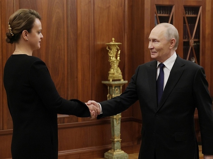 30 декабря президент России Владимир Путин встретился с Анной Цивилевой, статс-секретарем и заместителем министра обороны РФ, а также председателем Государственного фонда «Защитники Отечества»