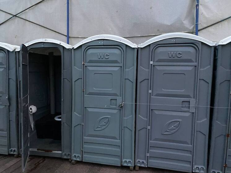 В Петербурге установили 65 дополнительных туалетов к новогодним праздникам