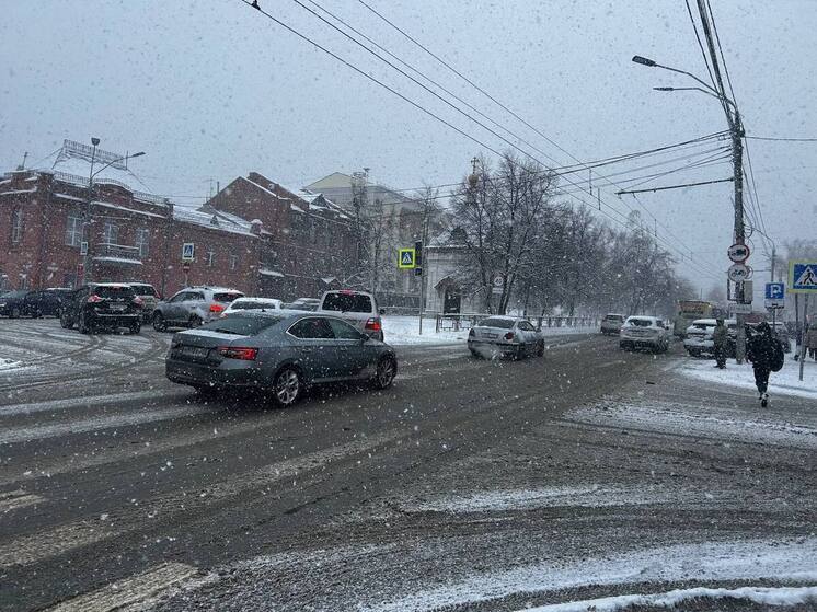 Дорожная служба Барнаула готова бороться со снегопадами на новогодних праздниках