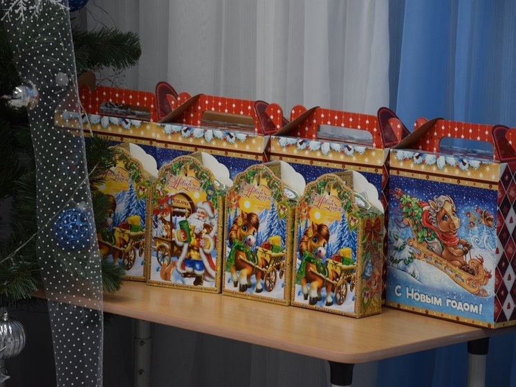 Воспитанники вейделевского центра «Семья» получили подарки от главы округа