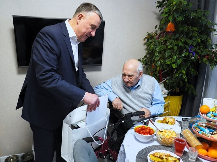 Розбаум обсудил с ветераном ВОВ планы по установке памятника участникам СВО