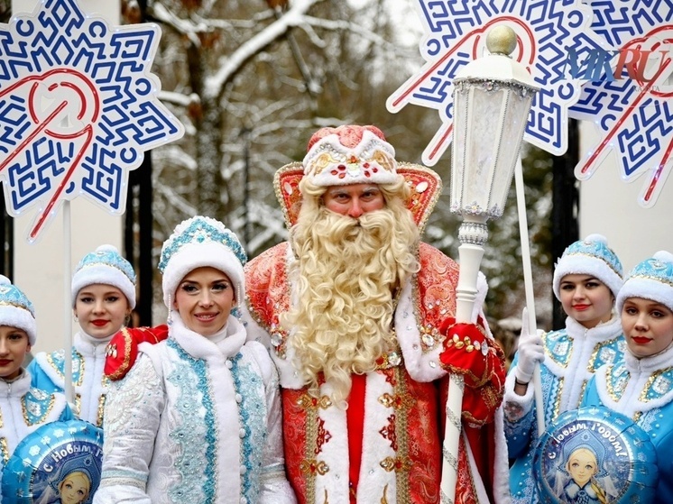 Он появляется на улицах Калуги в конце декабря и мгновенно привлекает внимание всех горожан, от мала до велика