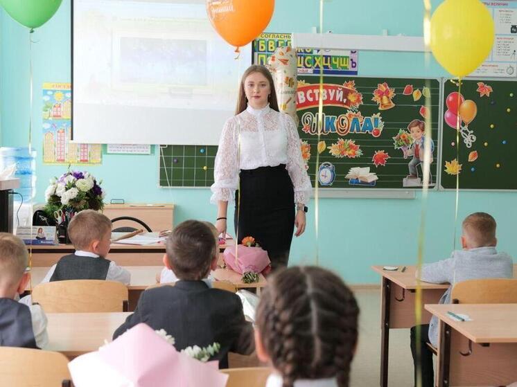 За 3 года в школы Саратовской области пришли работать свыше 2 тысяч молодых педагогов