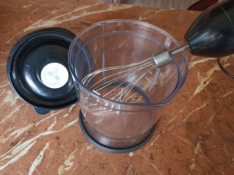 Северянам посоветовали использовать кухонный комбайн для нарезки лука, моркови и сыра