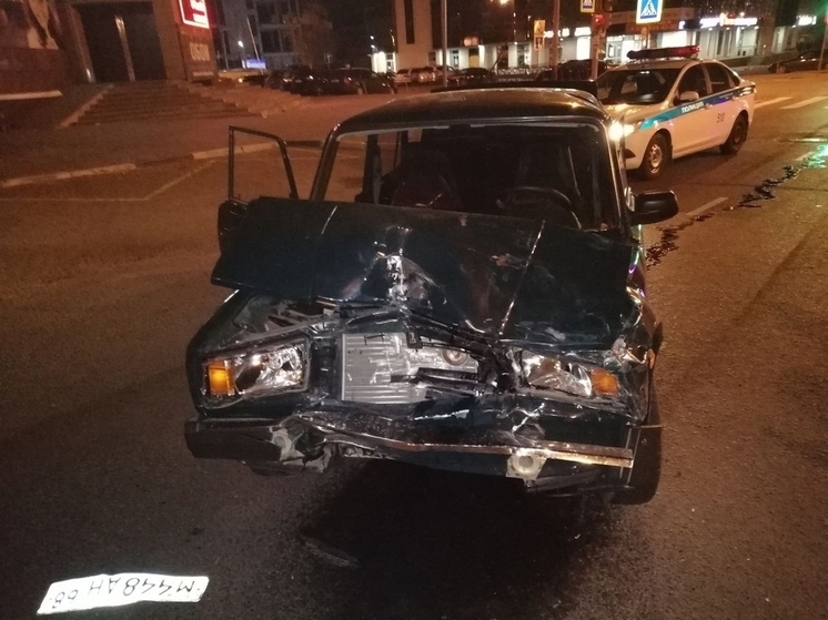 В Ростовской области погиб водитель "ВАЗа", врезавшись в столб