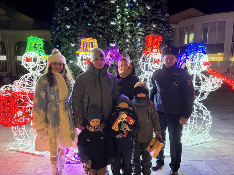 Праздничные патрули дарят новогоднее настроение на дорогах в Белгородской области