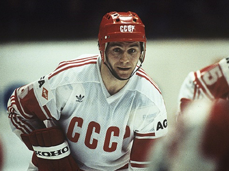 1 января одному из самых заслуженных отечественных хоккеистов, олимпийскому чемпиону, шестикратному чемпиону мира и восьмикратному чемпиону Европы, обладателю Кубка Канады 1981 года Василию Первухину исполнилось 70 лет