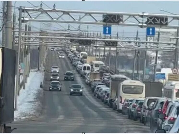 Костромские аварии: после ДТП на мосту через Волгу образовалась пробка
