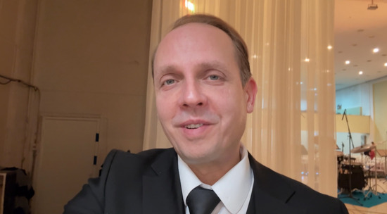 Дмитрий Носков поздравляет читателей "Московского Комсомольца" с Новым годом 