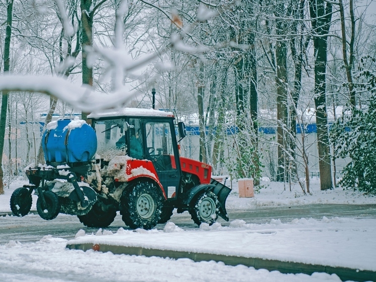 Тульская ГИБДД ожидает сложности на дороге в новогоднюю ночь из-за снегопада