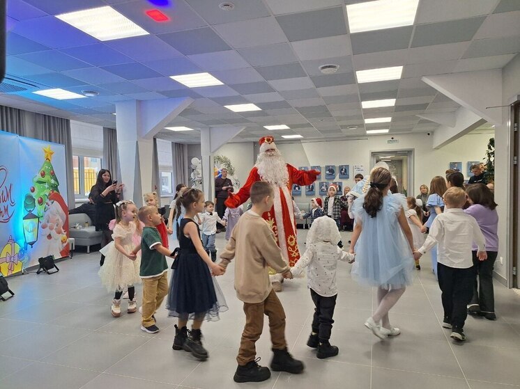 Праздник для семей участников СВО: в Пскове прошла вторая Новогодняя елка