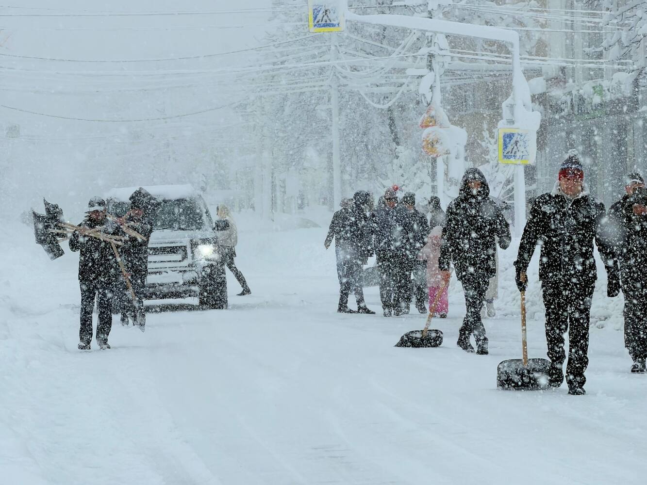 Адыгею засыпало снегом, вводится режим ЧС