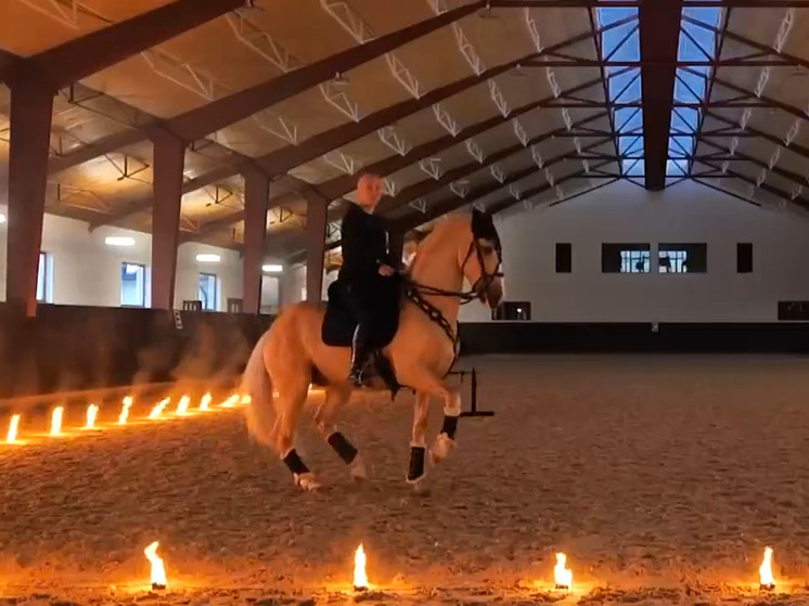 В Гатчинском округе репетируют огненно-конное шоу «Стражи времени»