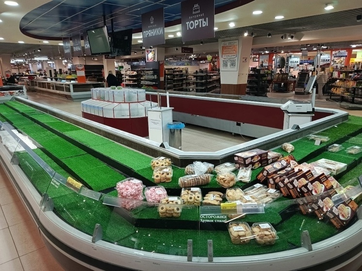 Опустевшие полки засняли в закрывающемся супермаркете «Барс» в Рязани