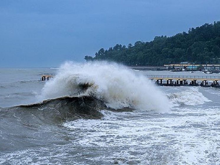 Метеорологи предупредили о волнении моря у берегов Сочи