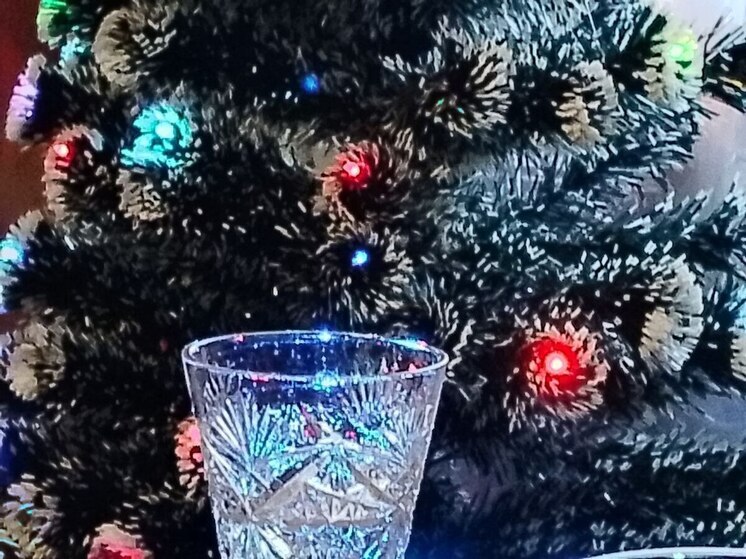 Лайфхак для тех, кто сегодня работал: новогодний стол за два часа