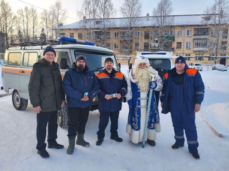 В Мирном поздравили сотрудников оперативных служб