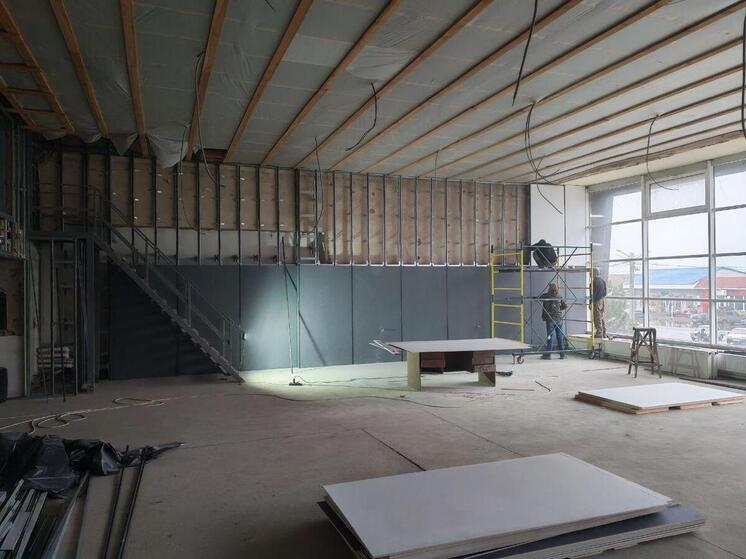 Кировские шефы в 2026 году продолжат масштабное обновление Дома культуры в Весёлом