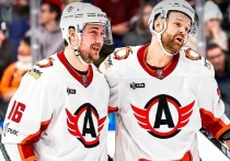 1 января 2026 года КХЛ назвала лучших игроков декабря 2025 года. Лучшим вратарём — Дмитрий Гамзин (ЦСКА), не проигравший ни разу в семи матчах. Лучший защитник — Даниил Пыленков («Динамо» Москва), 10 очков в 11 играх. Лучший нападающий — Рид Буше («Автомобилист»), 15 очков в 8 матчах. Лучший новичок — Александр Жаровский («Салават Юлаев»), 11 очков при показателе «+4».