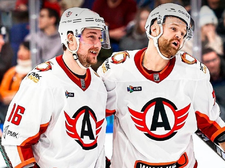 1 января 2026 года КХЛ назвала лучших игроков декабря 2025 года. Лучшим вратарём — Дмитрий Гамзин (ЦСКА), не проигравший ни разу в семи матчах. Лучший защитник — Даниил Пыленков («Динамо» Москва), 10 очков в 11 играх. Лучший нападающий — Рид Буше («Автомобилист»), 15 очков в 8 матчах. Лучший новичок — Александр Жаровский («Салават Юлаев»), 11 очков при показателе «+4».