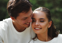 В 2025 году спортсмены России не только боролись за медали, но и создавали семьи. О том, какие представители различных спортивных дисциплин вступили в брак, расскажем в этой статье.