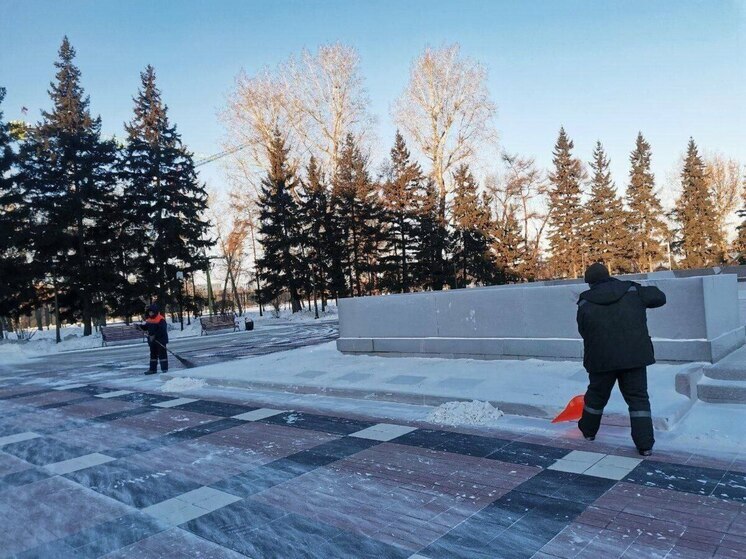 В Иркутске с утра 1 января ведут уборку снега