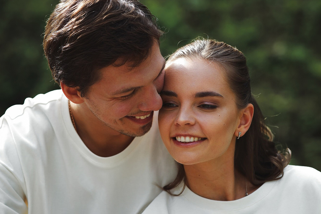 В 2025 году спортсмены России не только боролись за медали, но и создавали семьи. О том, какие представители различных спортивных дисциплин вступили в брак, расскажем в этой статье.