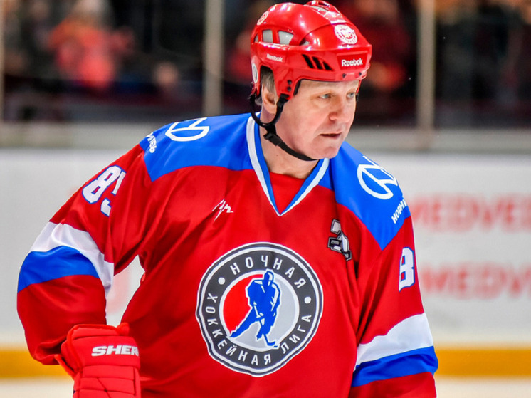 1 января одному из самых заслуженных отечественных хоккеистов, олимпийскому чемпиону, шестикратному чемпиону мира и восьмикратному чемпиону Европы Василию Первухину исполнилось 70 лет