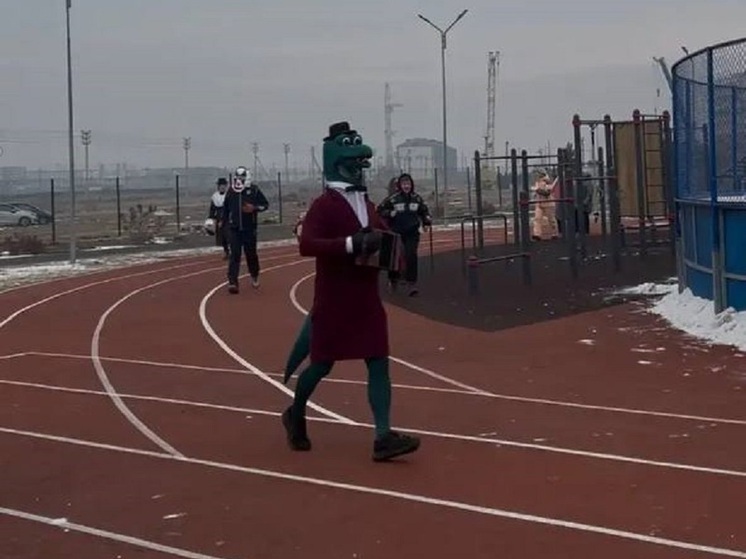 В Хакасии крокодил Гена, олень и зайцы пробежали 2026 метров ради мечты