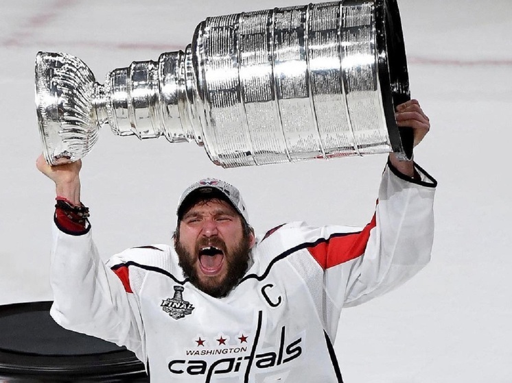 1 января 2026 года в матче НХЛ между «Вашингтоном» и «Оттавой» российский защитник «Сенаторз» Артём Зуб совершил грубый фол против Алексея Протаса, нанеся подножку. После падения Протасу потребовалась помощь, но он продолжил игру. В ответ Дилан Строум ударил Зуба клюшкой и был удалён, а Александр Овечкин попытался вступить в потасовку, но был сдержа́н игроками «Оттавы». Зуб получил двойной малый штраф, Овечкин ранее уже отбывал двухминутку за удар клюшкой в лицо Майкла Амадио.