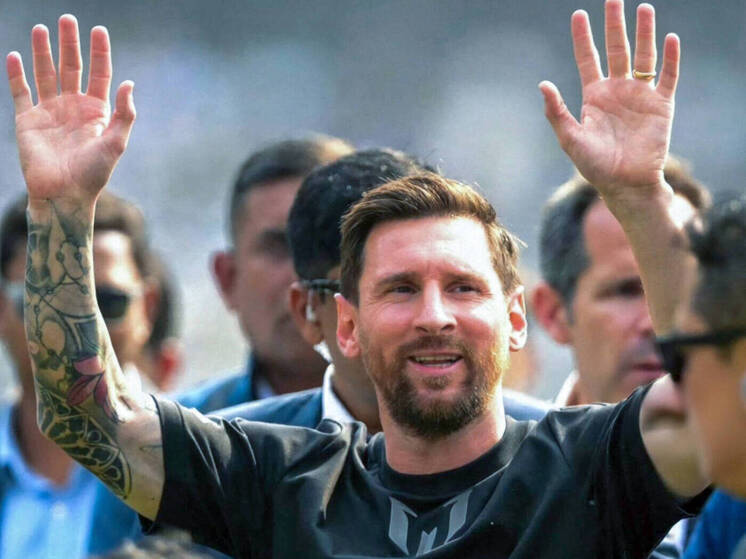 Аргентинская футбольная ассоциация в состоянии кризиса накануне чемпионата мира из-за загадочной виллы и обвинений в незаконных финансовых операциях.