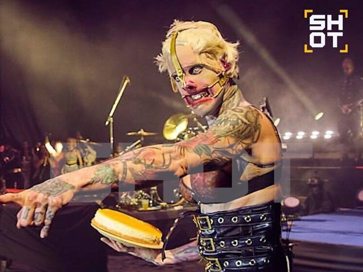 В Таиланде на концерте Rammstein барабанщик бросил торт в лицо россиянина